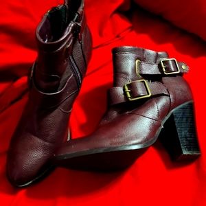 Beautiful burgundy short boots